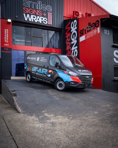 Smilee Design Signs + Wraps